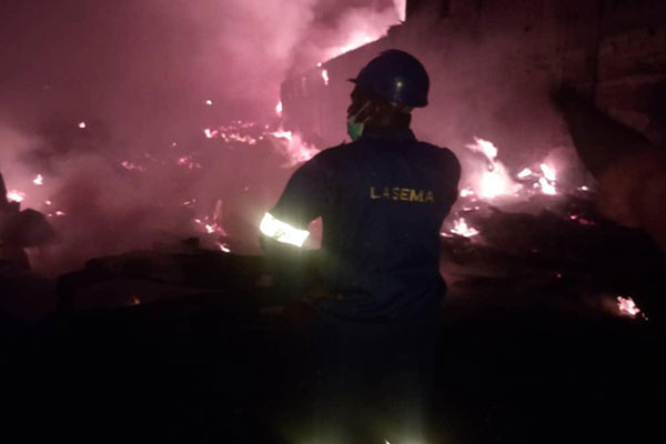 LASEMA To The Rescue As Fire Razes Iddo Railway Terminal, Ijopa Olopa - autojosh