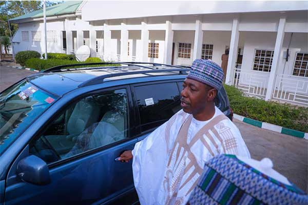 Borno State Governor Gifts 65 Year Old Medical Doctor A Toyota Highlander