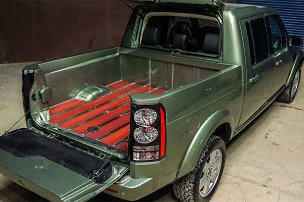 Turner Converts A Land Rover Discovery Into A Pickup Truck And It Looks Awesome