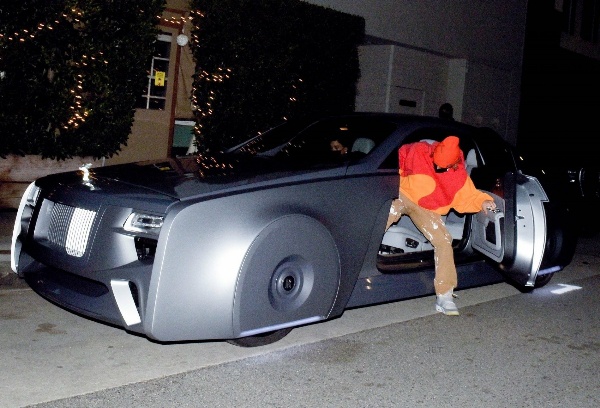 seksueel lichten Oh Justin Bieber's "Floating" Rolls-Royce With Hidden Wheels Is A Head-turning  One-off Coupe - AUTOJOSH