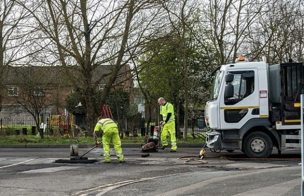 UK Govt To Use £500m To Fix 10 Million Potholes This Year, Here Are The Worst Areas - autojosh