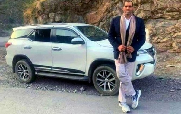 7 ft 1 Wrestler The Great Khali Makes Toyota Fortuner SUV Look Like A VW Golf Hatchback - autojosh 