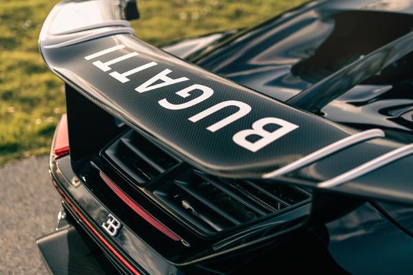 $3.35 Million Hypercar : Bugatti Makes 300th Chiron - autojosh 