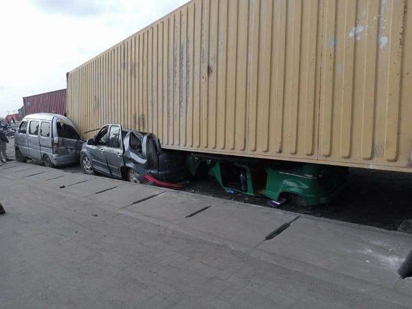 40-Feet Container Falls On Four Vehicles At Trade Fair, Lagos - autojosh 