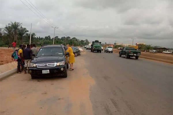 10 Escape Death After An Overtaking Corolla Crashed Into “Access Road Island” And Highlander In Anambra - autojosh 