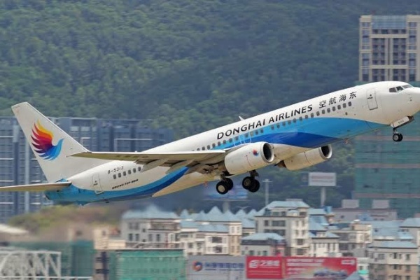 Chinese Airline Suspends Pilot And Male Attendant For Fighting Mid-flight Over Toilet Use - autojosh