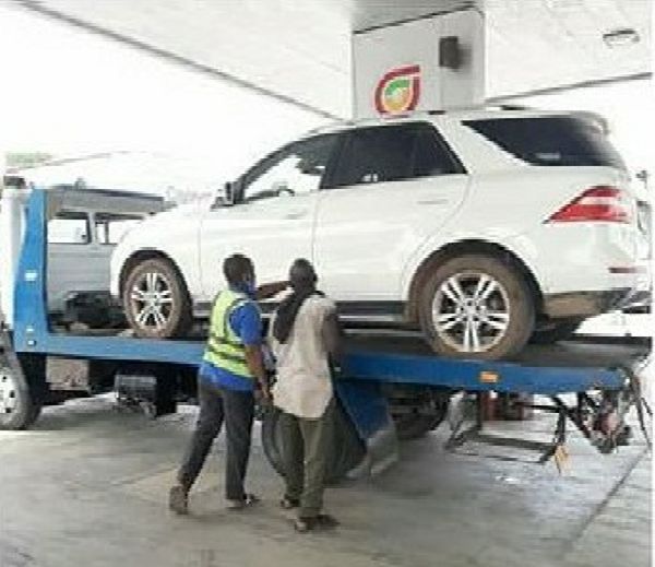 Fatgbems Filling Station Tuned Up And Refuelled 10 Cars Filled With Water Instead Of Petrol - autojosh