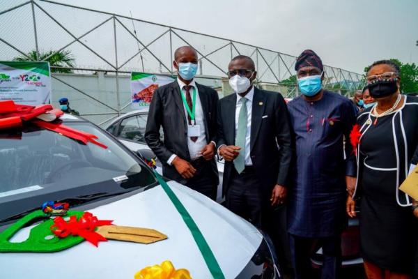 GOV. Sanwo-Olu Presents Car Gifts To 13 Outstanding Teachers At The Lagos State Teachers Merit Award - autojosh 