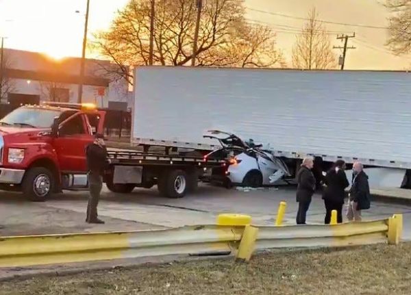 Tesla Likely On Autopilot Crashed Under A Moving Trailer, Dragged For Miles - autojosh 