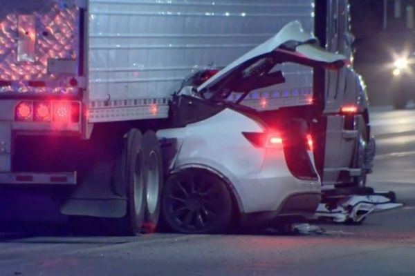 Tesla Likely On Autopilot Crashed Under A Moving Trailer, Dragged For Miles - autojosh 