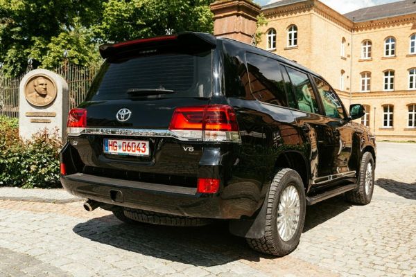 This $277k Armoured Toyota Land Cruiser Can Handle TNT Blasts, AK-47 And Dragunovs - autojosh 