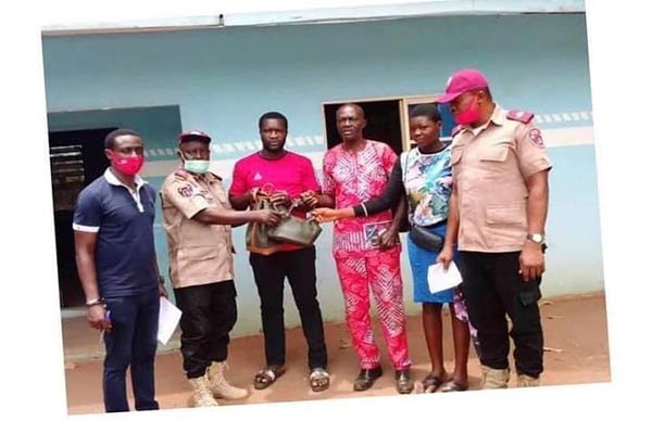FRSC Returns N716,800 Cash Found At Accident Scene To Deceased Family - autojosh 