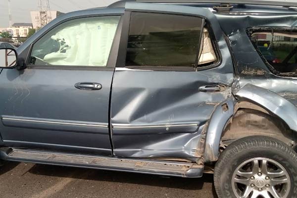 Toyota Sequoia And Camry Involved In Crash In Ikate, Lagos - autojosh 