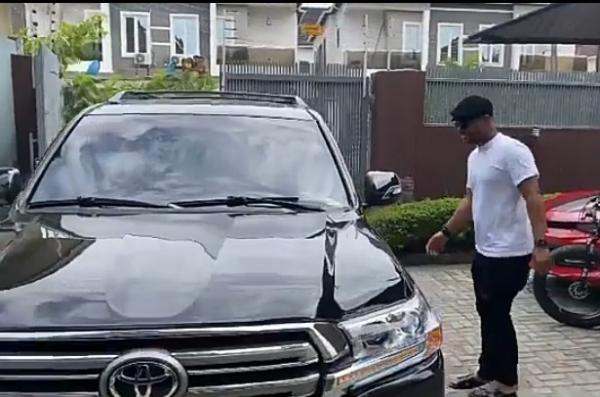 Davido, Funke Akindele, Pasuma, Here Are 12 Nigerian Stars Who Bought Luxurious Cars In 2021 - autojosh 