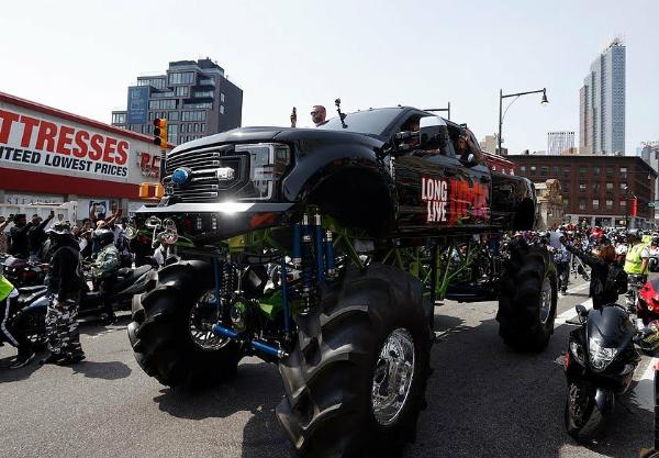 DMX Arrives At Memorial On Custom Monster Truck Surrounded By Hundreds Of Motorbikes - autojosh 
