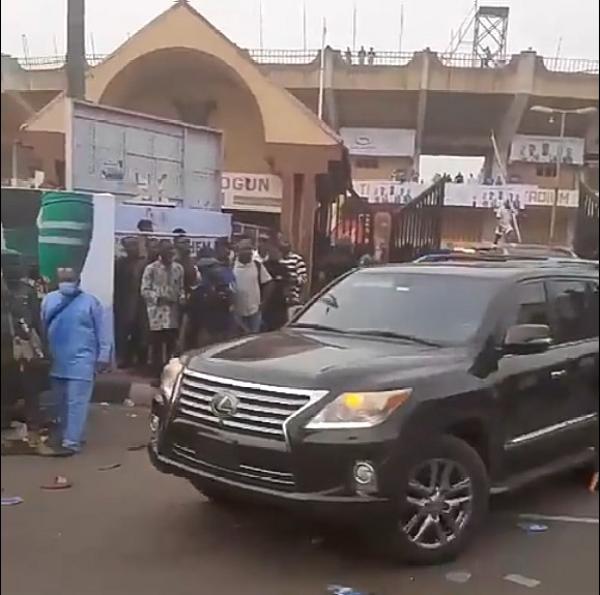 Gov. Sanwo-Olu’s Convoy Wasn’t Booed ‘Ole’ After Nigeria Vs Lesotho – Gboyega Akosile - autojosh 