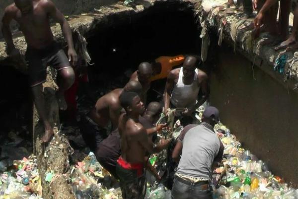 Heavy Down Pour : 17 People Die As Flood Sweeps Hummer Bus Into Culvert In Onitsha - autojosh 