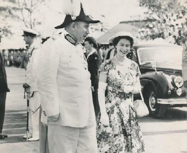 Throughback Footage Of Prince Philip And Queen Elizabeth Taking Royal Tour On The Street Of Lagos, Nigeria - autojosh 