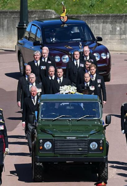 Bentley State Limousine : Features Of ₦4.4b Royal Car That Ferried Queen Elizabeth To Prince Philip’s Funeral - autojosh 