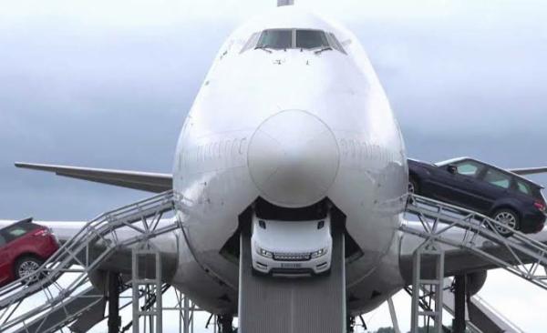 This Is How To Drive A Range Rover Sport Through The Belly Of Boeing 747 Plane - autojosh