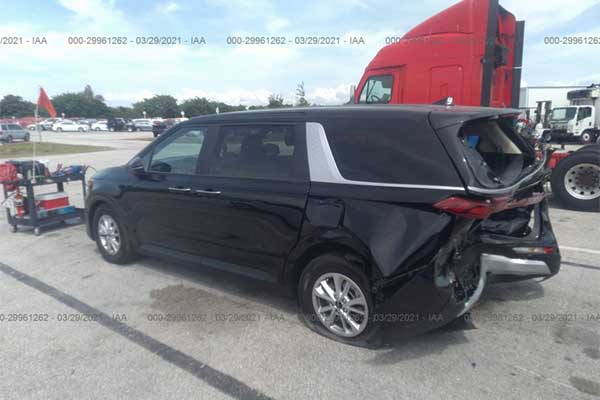 Shocking!!! 2022 Kia Carnival Already Been Wrecked And It Cost ₦8m To Fix