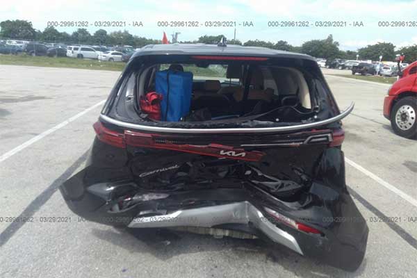 Shocking!!! 2022 Kia Carnival Already Been Wrecked And It Cost ₦8m To Fix