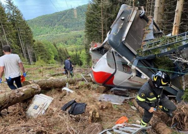 13 People Killed After A Mountaintop Cable Car Plunged To The Ground In Italy - autojosh