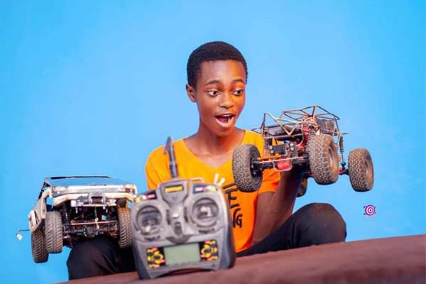 Creative Nigerian Undergraduate Builds Scaled Version Of Remote Controlled Tesla Cybertruck, Buggy - autojosh 