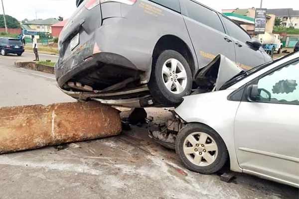 Two Toyota Siennas Owned By Same Transport Company Ram Into Barricade In Enugu Due To Lack Of Road Signs - autojosh 