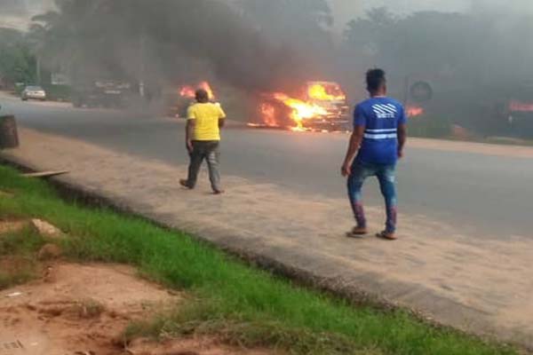 Five Shot Dead, Vehicles Burnt As Gunmen Invade Anambra State - autojosh