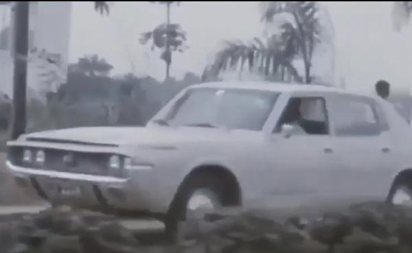 Fuel Scarcity In 1974, See Cars In Vogue In The 70s As Nigerians Queue Up To Buy Fuel - autojosh 