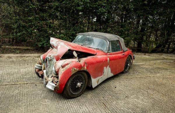Someone Paid N53m To Own This Crumpled 1960 Jaguar XK150 That Was Crashed 25 Years Ago - autojosh 