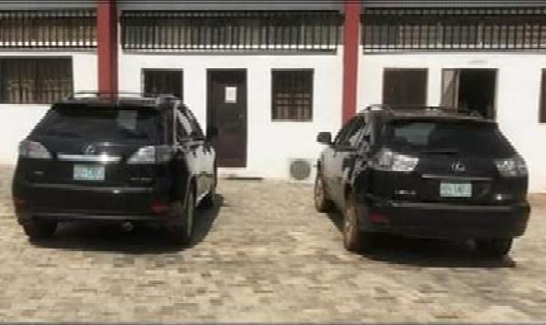 EFCC Arrest 10 Internet Fraudsters Yahoo Boys' In Enugu, Recovers Two Lexus RX 350 SUVs - autojosh