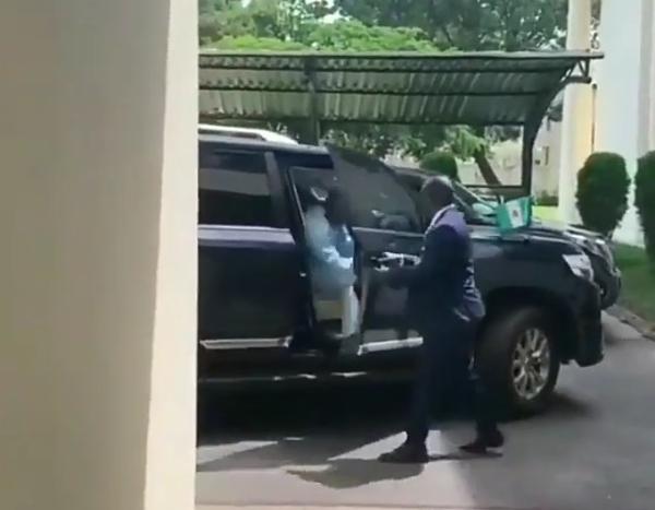 El-Rufai's Convoy : Moment A Man Opens Car Door For The Man Who Will Open Door For The Governor - autojosh