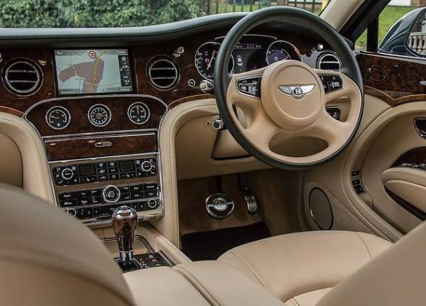 Queen Elizabeth ll's Bentley Mulsanne Sells For $322,000 - autojosh 