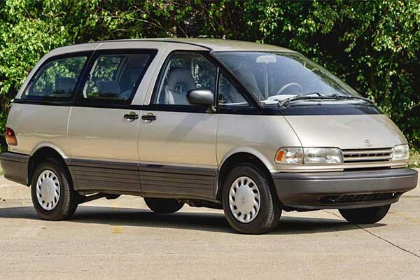 Throwback Thursday: The Original Toyota Previa Was A Weird Minivan Back ...