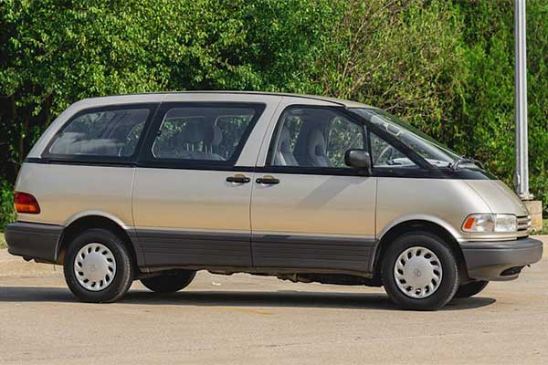 Throwback Thursday: The Original Toyota Previa Was A Weird Minivan Back ...