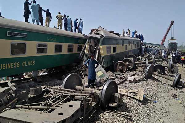 At Least 38 Dead After Two Express Trains Collided In Pakistan - autojosh 