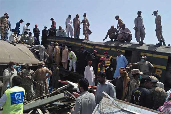 At Least 38 Dead After Two Express Trains Collided In Pakistan - autojosh 