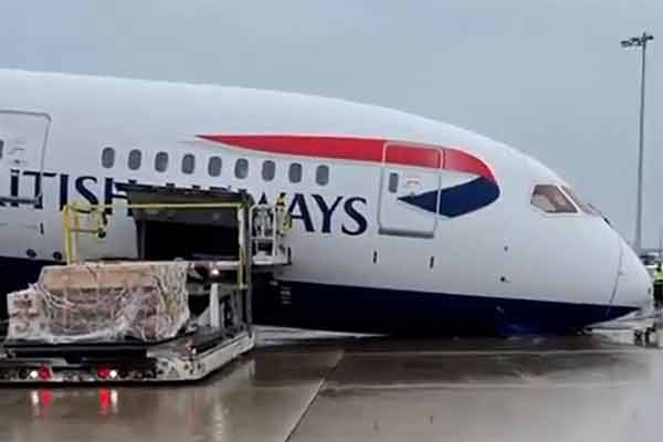 British Airways Boeing 787's Landing Gear Collapses While On Its Stand At Airport, Injures A Crew - autojosh 