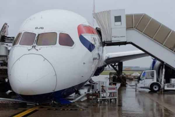 British Airways Boeing 787's Landing Gear Collapses While On Its Stand At Airport, Injures A Crew - autojosh 