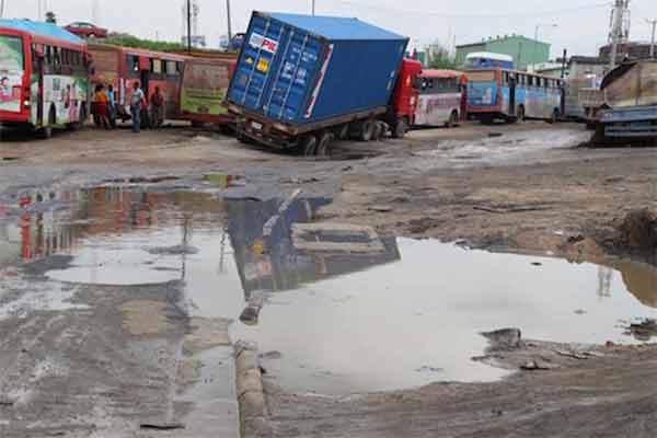 State Of Deplorable Tin Can, Apapa Ports Access Roads - autojosh