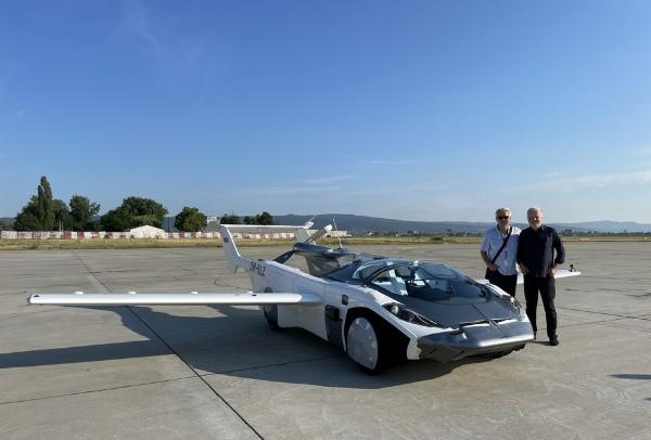 BMW Engine-powered Flying Car AirCar Completes 35-Min Test Flight Between Airports - autojosh 