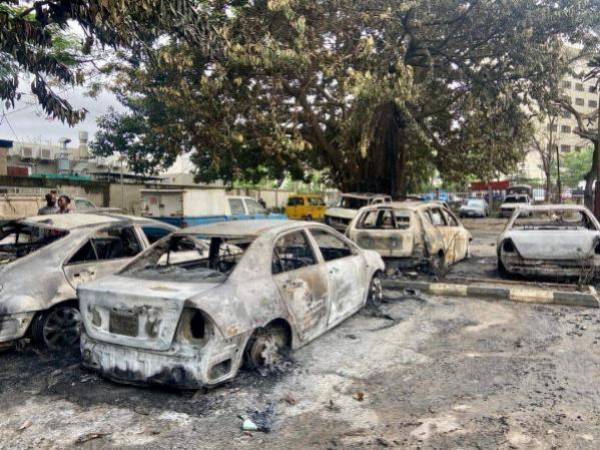 Photos : Three Dead, 13 Injured, 22 Vehicles Razed As Gas Tanker Explodes In Ikeja, Lagos - autojosh 