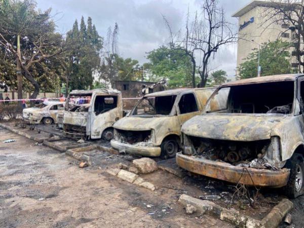 Photos : Three Dead, 13 Injured, 22 Vehicles Razed As Gas Tanker Explodes In Ikeja, Lagos - autojosh