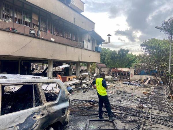 Photos : Three Dead, 13 Injured, 22 Vehicles Razed As Gas Tanker Explodes In Ikeja, Lagos - autojosh 