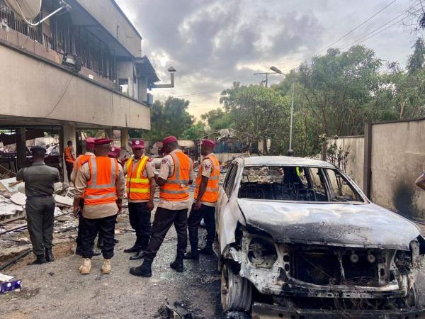 Photos : Three Dead, 13 Injured, 22 Vehicles Razed As Gas Tanker Explodes In Ikeja, Lagos - autojosh 