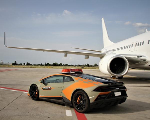 Again, Lamborghini Delivers ₦200m Huracan Evo That Every Aircrafts Must Follow At Italy's Airport - autojosh 