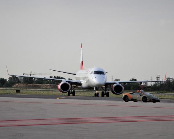 Today's Photos : Every Aircraft Must Follow This ₦200m Lamborghini Huracán At Bologna Airport - autojosh 