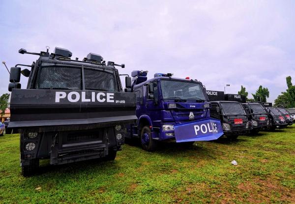 Sanwo-Olu Donates Over 180 Vehicles, 6 Troop Carriers, Other Equipment To Police To Fortify Lagos - autojosh 